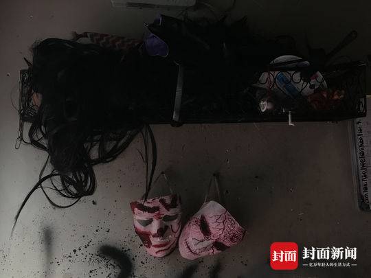 95后小伙愛上扮鬼