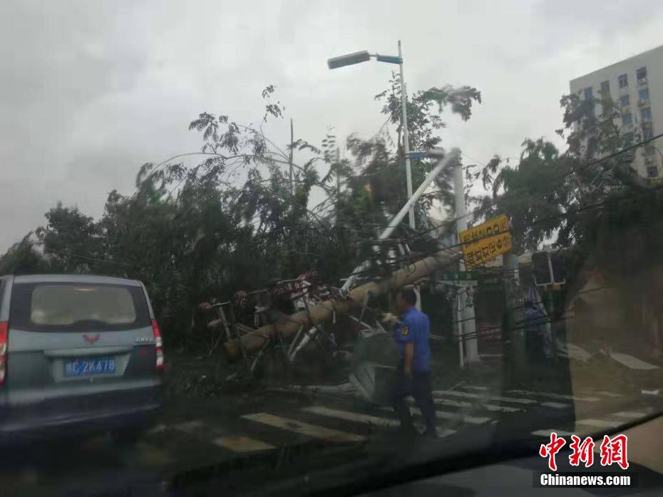 海南儋州突發(fā)龍卷風