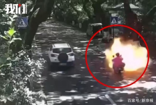 電瓶車行駛中爆燃 燒傷女孩病危