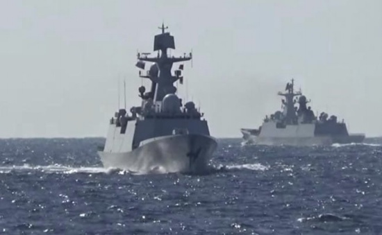 中俄軍艦舉行首次海軍軍演