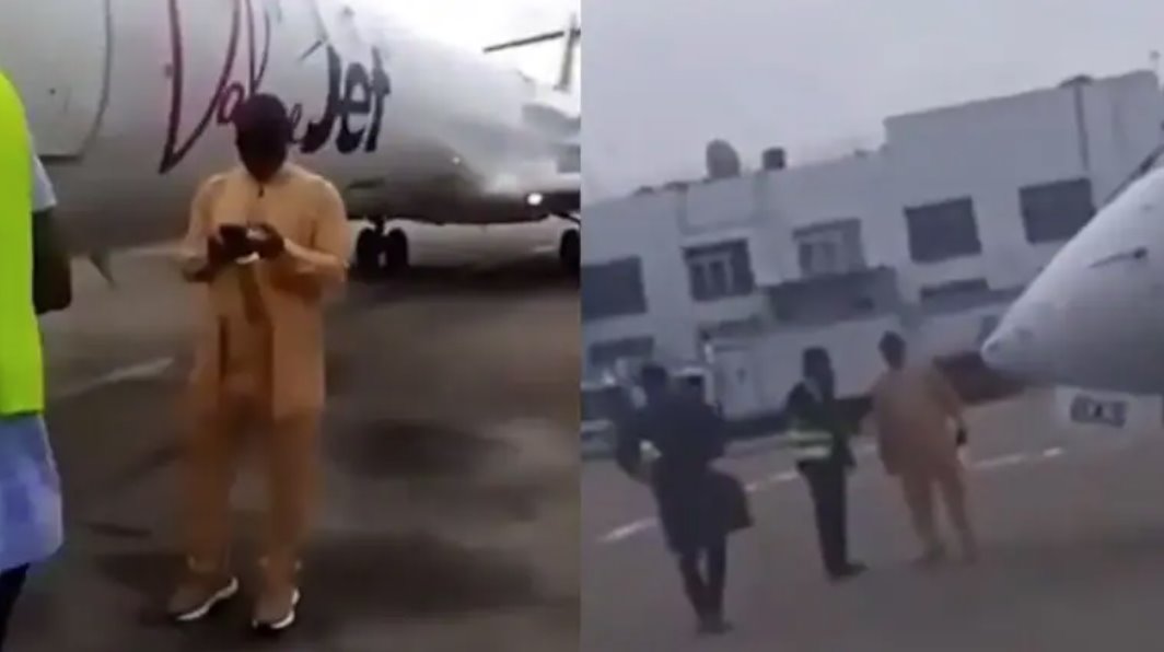 被拒絕登機，歌手站在飛機前，阻止飛機起飛